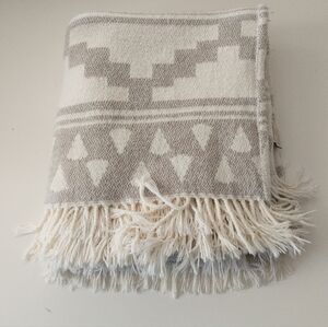 Texteis Penedo Throw Blanket